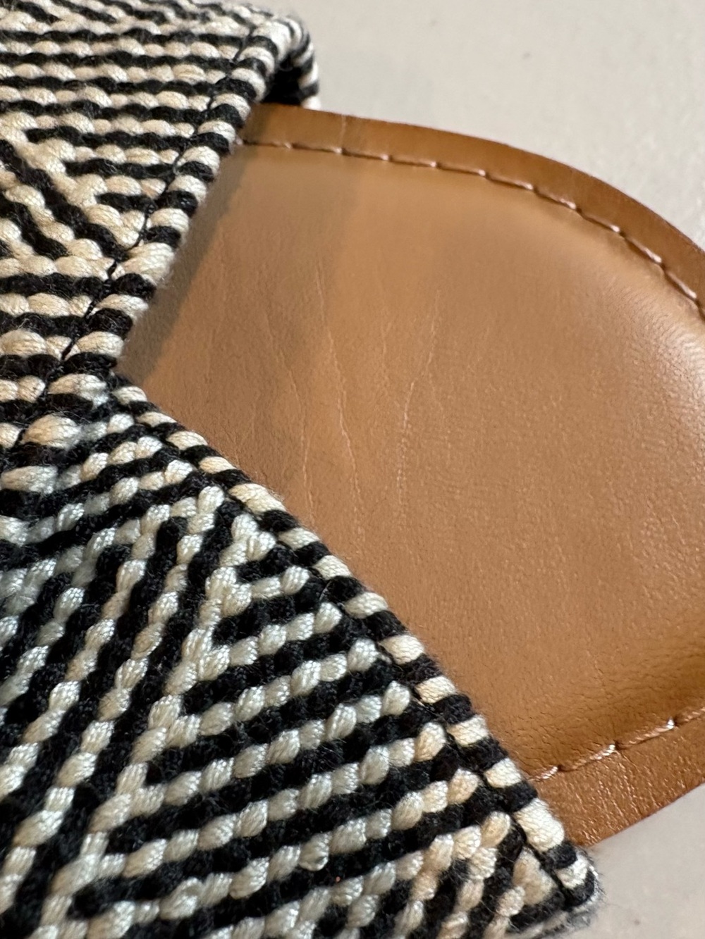 Old Navy - Woven Textured Crisscross Sandals, Shoes. Size 7. Black and white - Picture 9 of 11